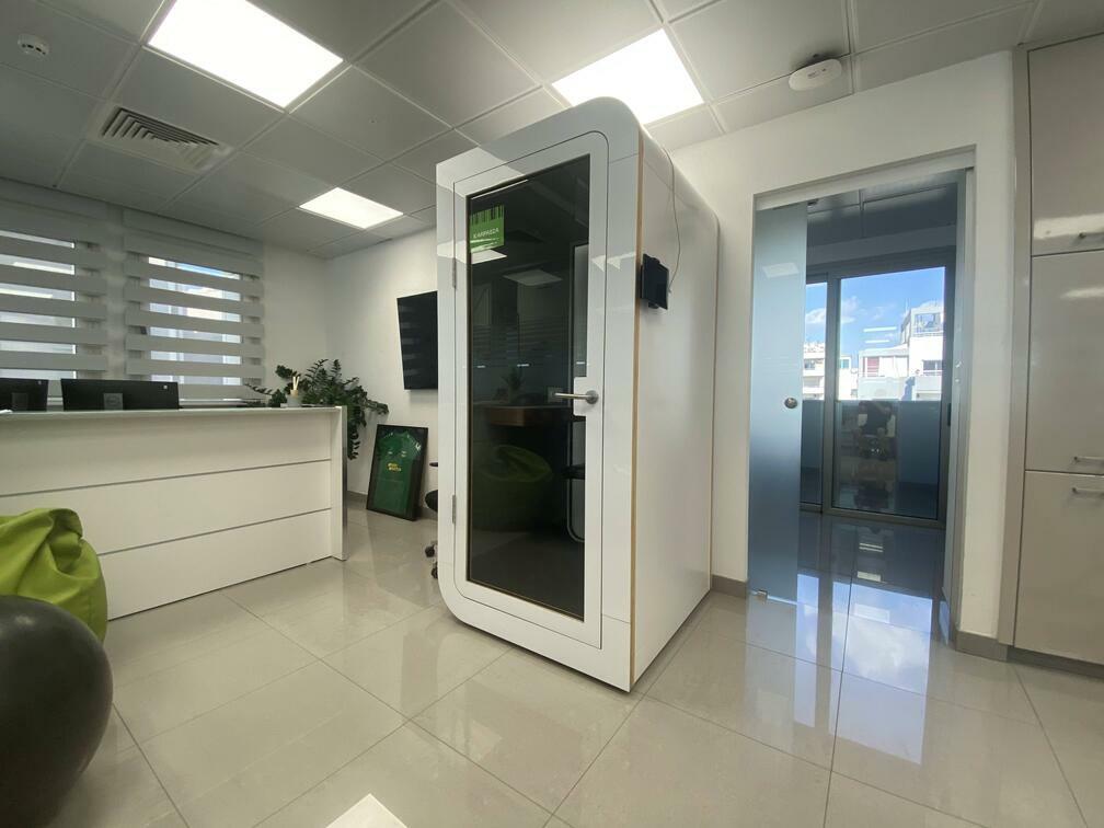 SilentBox кабіна встановлена в офісному приміщенні